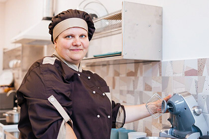 АНГЛОЛЕНД ЧОРНОВОЛА